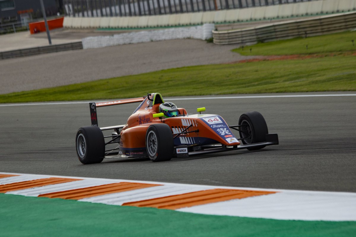 danimaciam's tweet photo. PRIMER TEST CON EL F4 ☑
¡¡Aquí os dejo algunas fotos de mi debut con el F4 en @CircuitValencia !!
¡Más que positivo test en el que fuimos rápidos durante todo el día!💪 @FCampeonesKart
📸 @vinyi_arnau96 @FormulaRapidaES
#F4 #Cheste #CollectiveTest https://t.co/LtlXhhUz9M