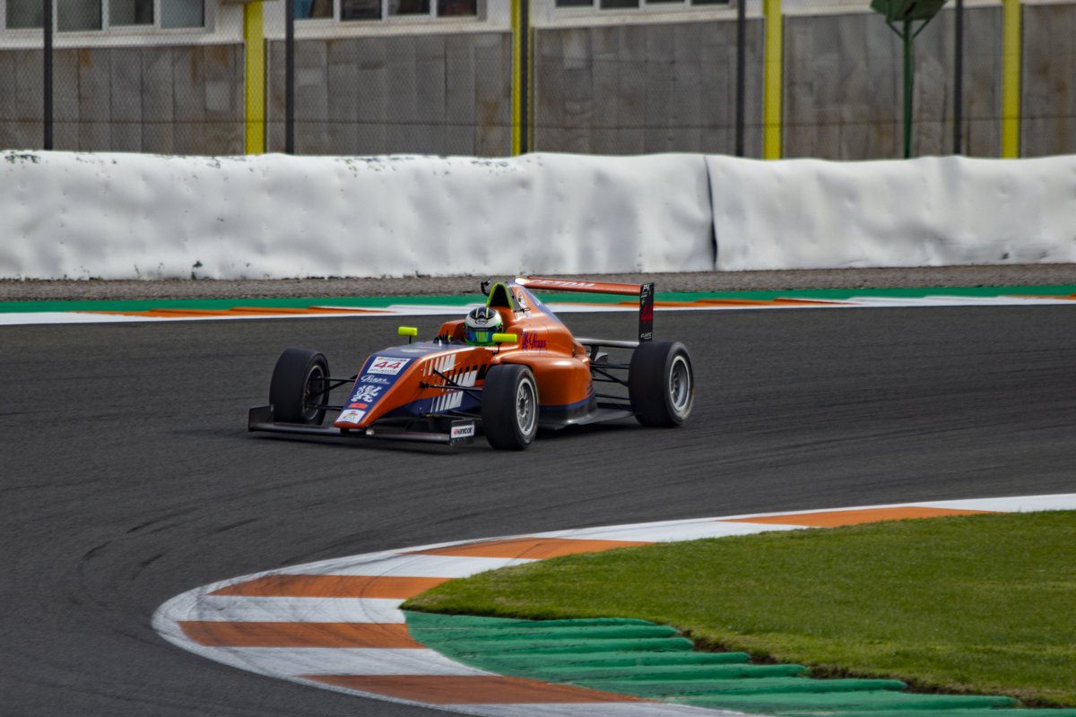 danimaciam's tweet photo. PRIMER TEST CON EL F4 ☑
¡¡Aquí os dejo algunas fotos de mi debut con el F4 en @CircuitValencia !!
¡Más que positivo test en el que fuimos rápidos durante todo el día!💪 @FCampeonesKart
📸 @vinyi_arnau96 @FormulaRapidaES
#F4 #Cheste #CollectiveTest https://t.co/LtlXhhUz9M