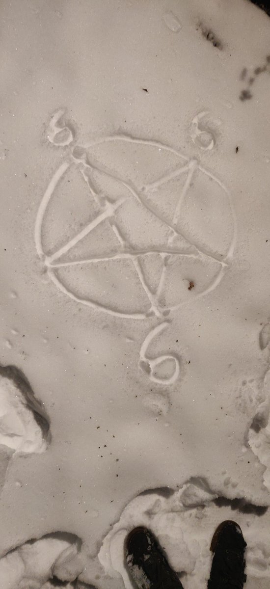 moon_goons's tweet photo. Remember folks, don't forget to set up a portal for the crimbus spirits to come visit you. You have until 7 o'clock. https://t.co/yw7M5zG6nx