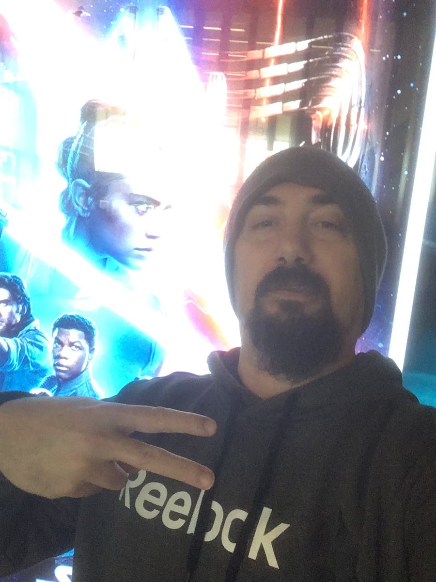 Midoribishi's tweet photo. About to watch Star Wars Episode IX The Rise of Skywalker! May the Force be with you! #RiseofSkywalker #StarWarsTheRiseofSkywalker ##beardednerds https://t.co/enQycKu8tM