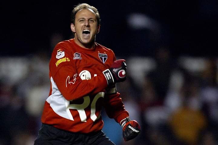3bood1927's tweet photo. يا هلالي أكتُب في اليوتيوب :
“Rogerio ceni”
وشاهد أهدافه من ركلات حُرة وركلات جزاء 
للمعلومية : سجل 131 هدف في مسيرته
للمعلومية : إذا جمَعت عدد الأهداف
من "الركلات الحُرّة" لأكثر 5 لاعبين هلاليين
(سجلوا من ركلات حُرة)
فلن يتساووا مع روجيرو سيني
الذي سجل (59) هدف من ركلة حُرة ! https://t.co/D6oZLXE4OS