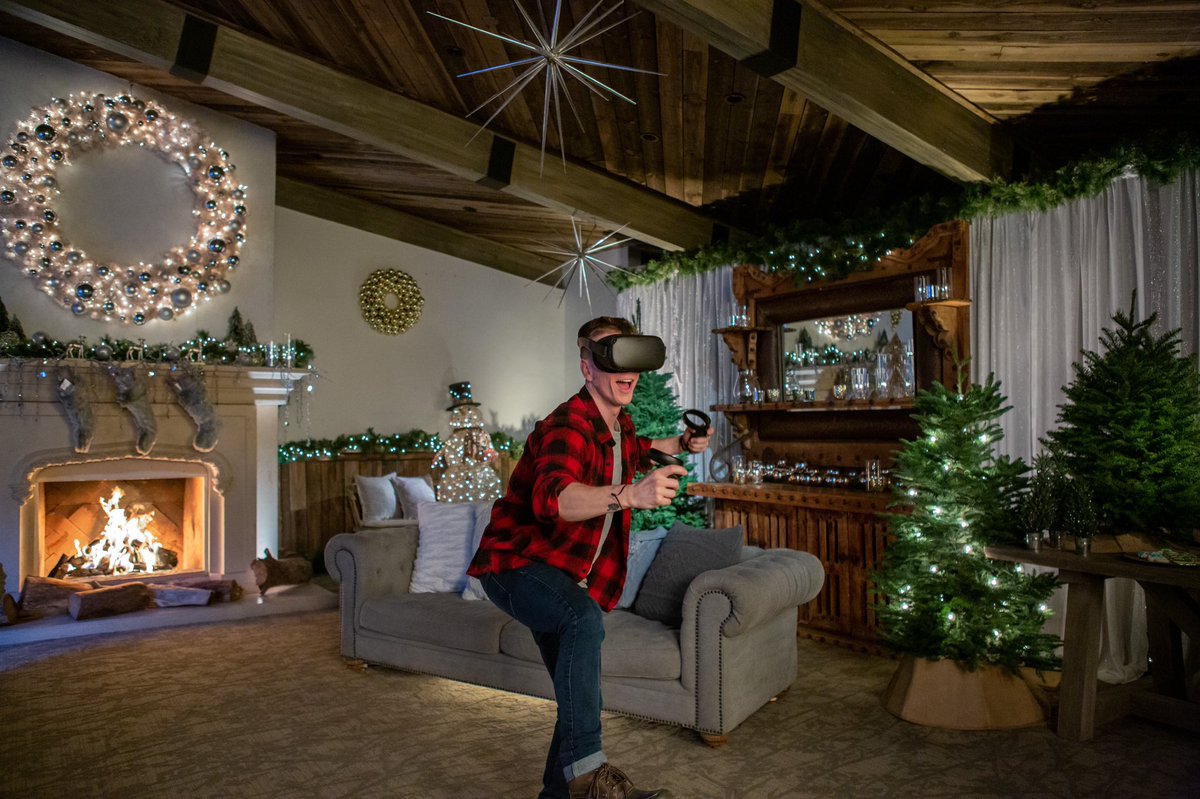 y’all! @Oculus let me do the most festive holiday ASMR session for their #FiresideWithFriends #VR show! 🎁 🎄

so many incredible guests & performances; experience it on #OculusVenues, streaming December 24-26, presented by @SupersphereVR: ocul.us/firesidewithfr…