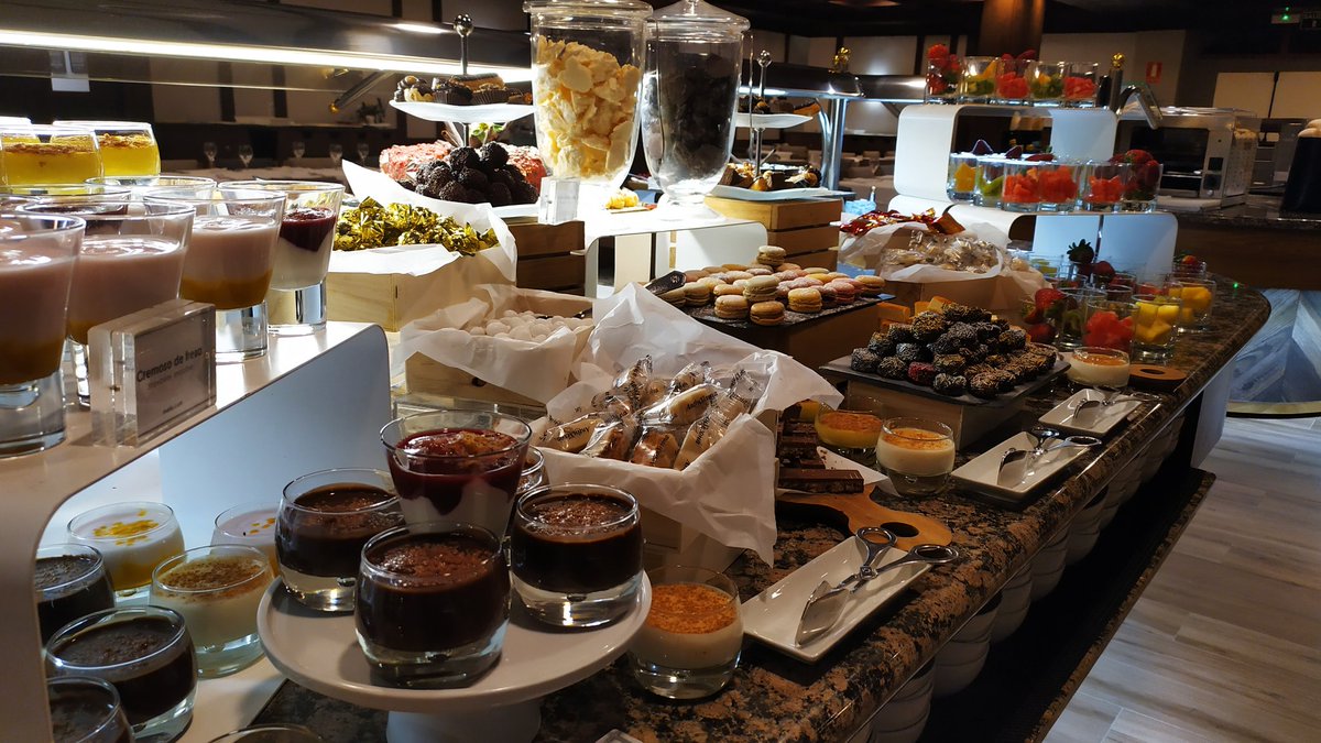 Ven a deleitarte en nuestro increíble buffet con nuestra selección de postres.
#MELIASPAIN
#meliaexperiencesierranevada
#onlyinmelia
#Gastronomia
#meliasierranevada