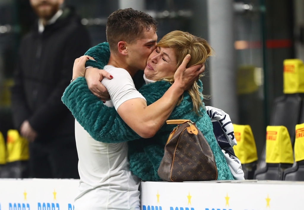 Nerazzurri_Ale's tweet photo. Ahh… 😍😍😍 #Esposito https://t.co/bqOd8dsyH6