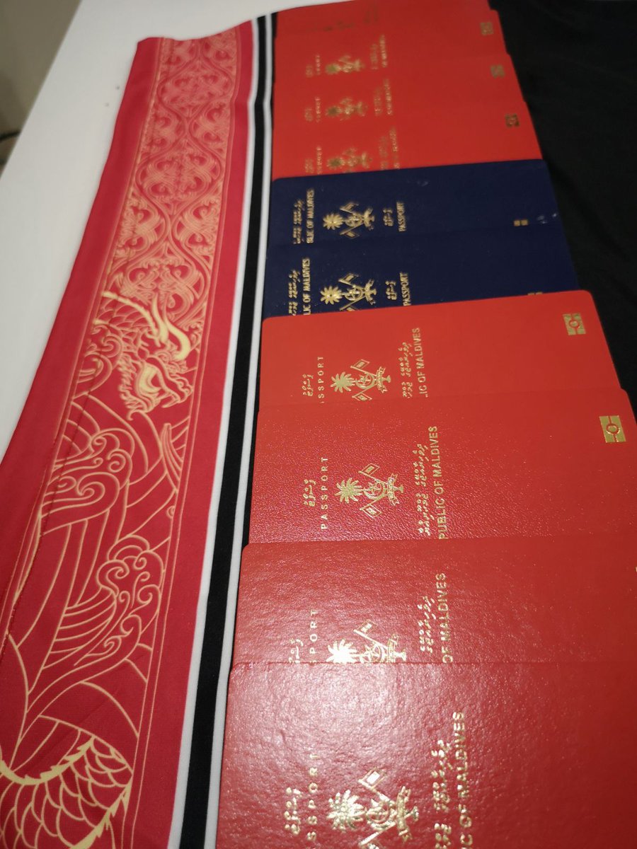 一步一个脚印。 (Yībù yīgè jiǎoyìn. 'one step one footprint') — Every step makes a footprint. <a href="/MCTCOmv/">MCTCO</a>