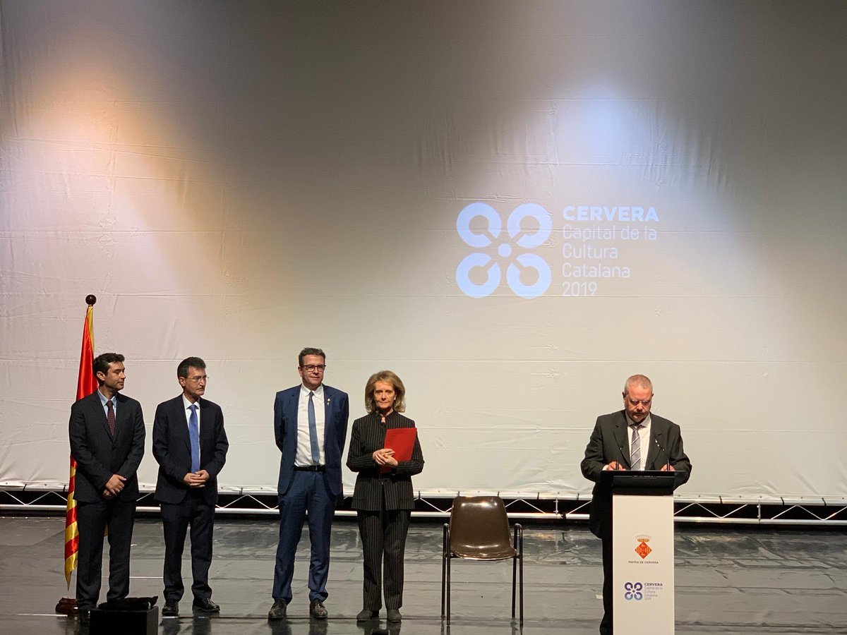 Comença l’acte de cloenda de <a href="/paeriacervera/">Paeria de Cervera</a> com a Capital <a href="/culturacatalana/">Capital Cultura Cat</a> <a href="/cervera2019/">Cervera2019</a> al Gran Teatre de la Passió. 122 activitats amb més de 37.000 espectadors gràcies a l’esforç de més de mil artistes i creadors. Ha estat una gran capital!