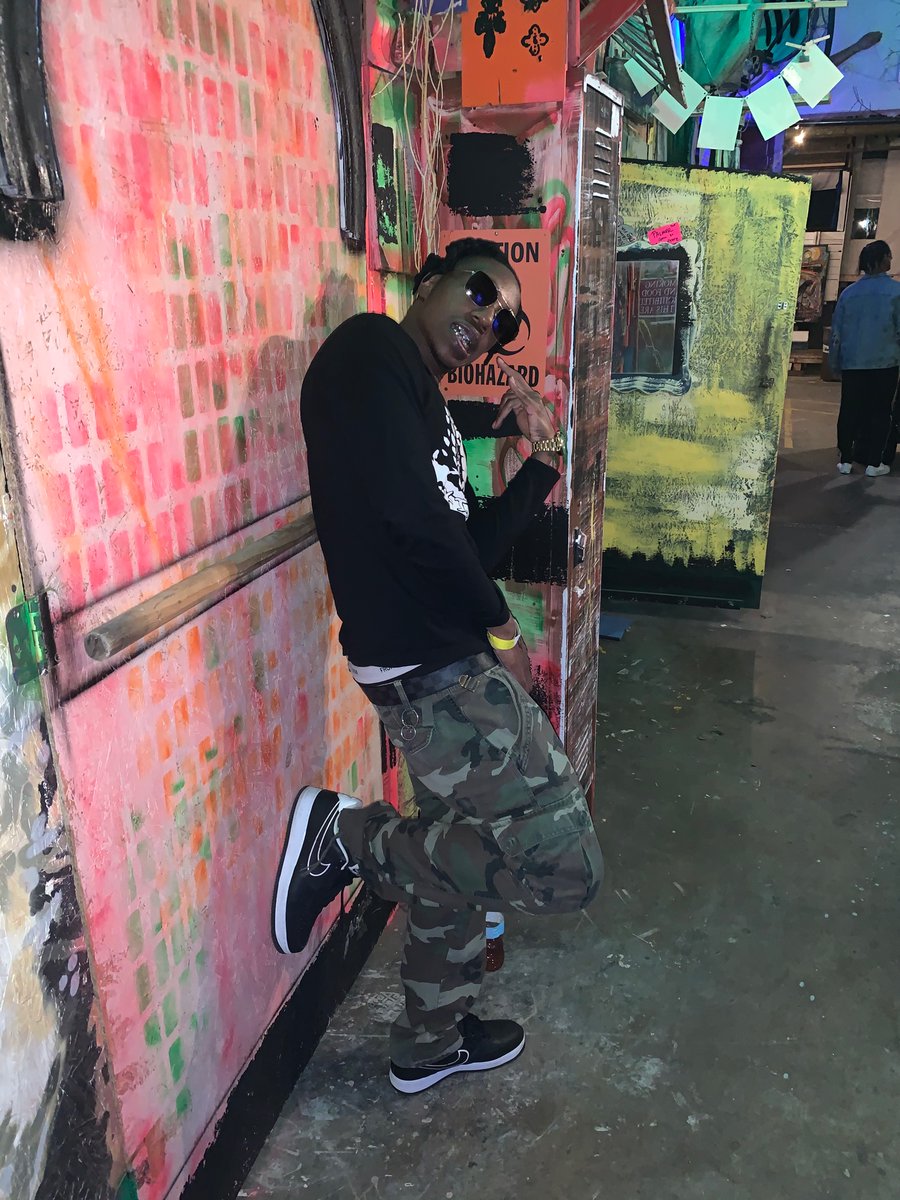IceyDaMike's tweet photo. A Young Nigga Made it see 25 β¨ I gotta Thank God W/O him none of this would b possible ππΏ 12/21/1994 A legend was born π₯ΆβοΈβ· #Iceydamike #Lit #Bentbehindtint #legend Fly in Peace Jxhnny Cv$h & Mikey $av https://t.co/IIkcetSozt