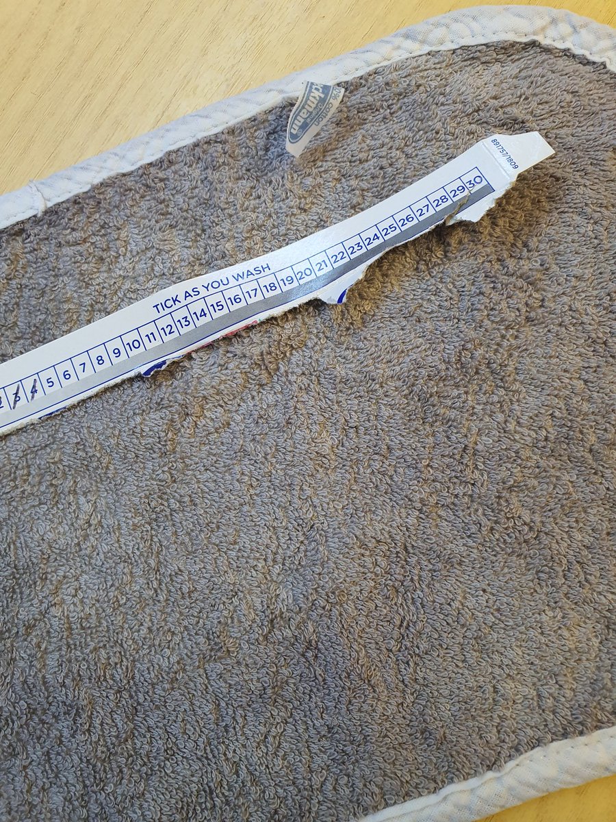DanTankleman's tweet photo. Not a fan of new @DrBeckmannUK colour cloth, 4 washes and it looks like its been in 20 times? Fink i will stick to using 2 normal colour catchers from now on other wise this will get expensive 💸💸💸 https://t.co/7WDjh4NnQ8