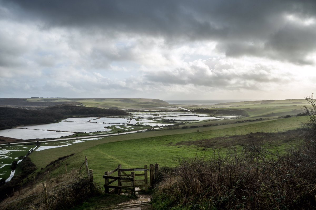 therat2846's tweet photo. #RiverCuckmere from the High &amp; Over point Alfriston @bbcsoutheast @SallyWeather @BBCSussex #flooding https://t.co/L51nGliXIh