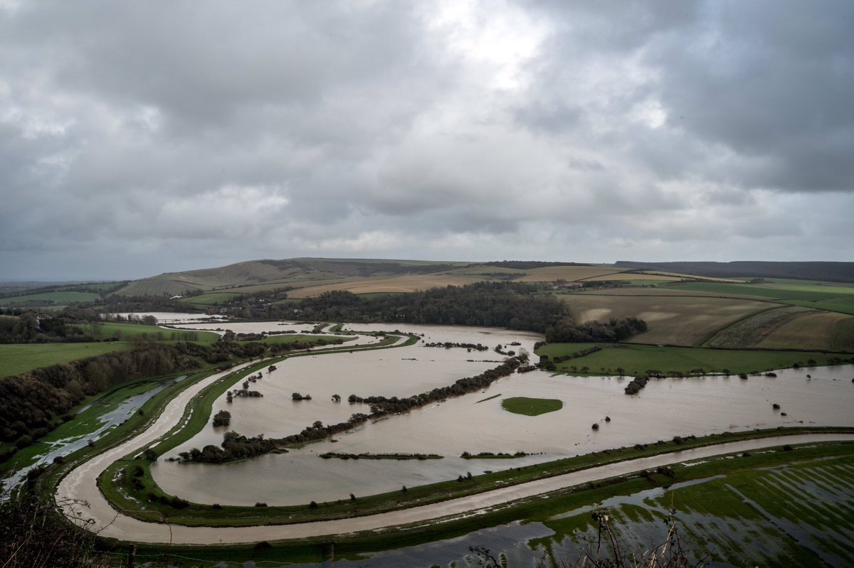 therat2846's tweet photo. #RiverCuckmere from the High &amp; Over point Alfriston @bbcsoutheast @SallyWeather @BBCSussex #flooding https://t.co/L51nGliXIh