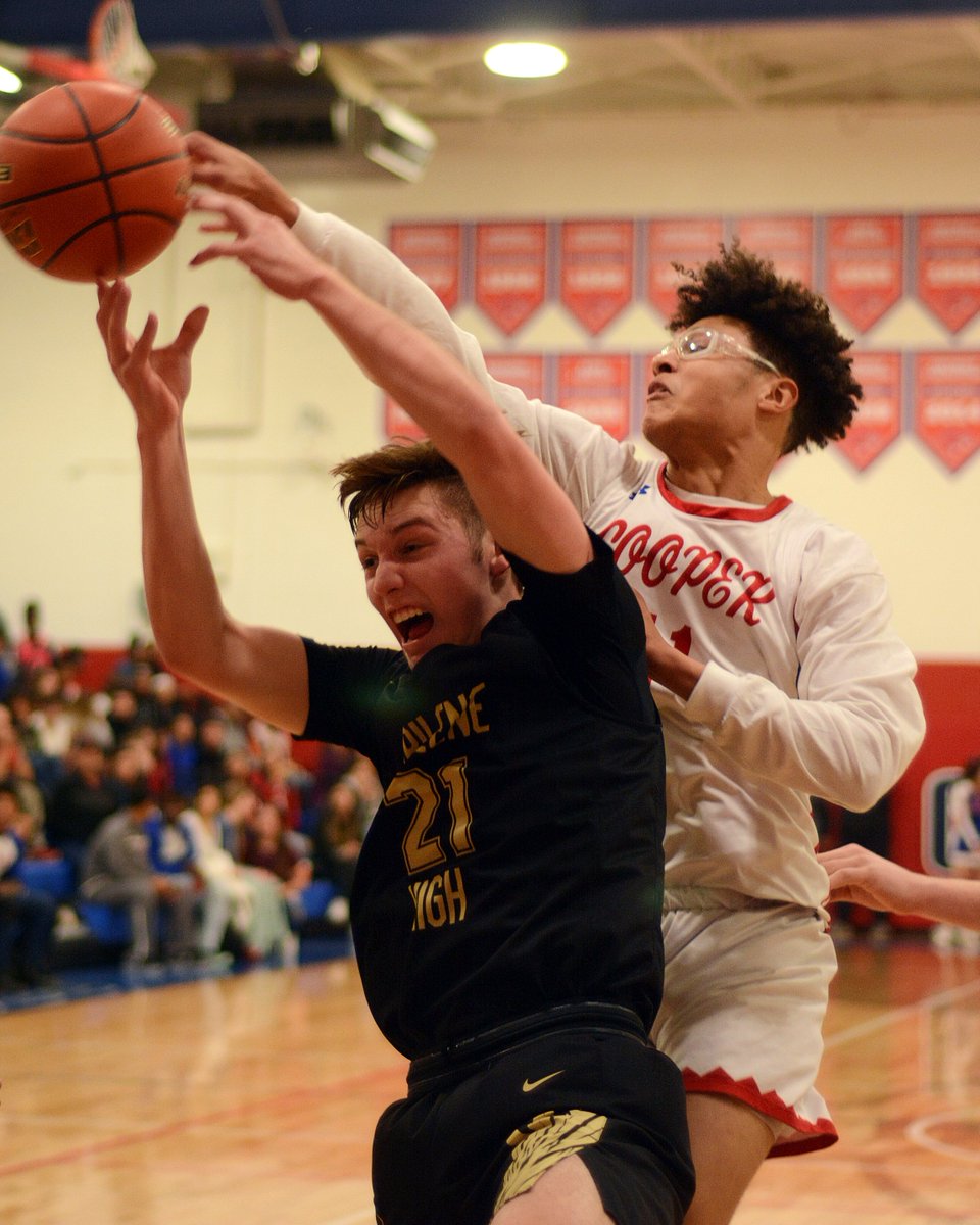 DPYoungblood's tweet image. Check out our full 68-image gallery from @Coogshoops' 78-74 overtime win over @ahseaglehoops by clicking the link below:
#BigCountryPreps #CooperCougars #AbileneHighEagles #txhshoops @AbileneISDAthl1 

bigcountrypreps.com/2019/12/21/pho…