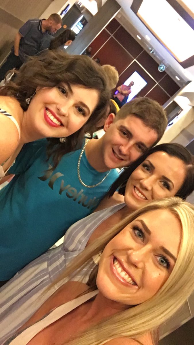 Had the best time on our cruise to the Caribbean ☀️🌊 Ready to get home and spend the holidays with family ❣️🎄