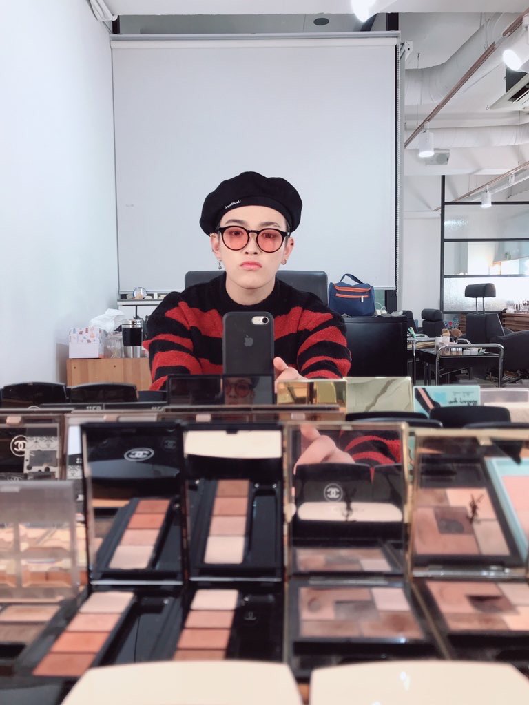 shxtty_cookie's tweet photo. Hongjoong, you’re pretty.❤️🎈 #AtinySelcaDay https://t.co/RuyKRfr2Ib