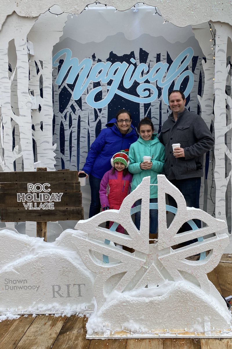 Katy_Lumb's tweet photo. We❤️ROC #iloveROC ❄️ #momsasprincipals ☃️@CityRochesterNY 💙 @roc_holiday https://t.co/Ko9FtqI4aZ