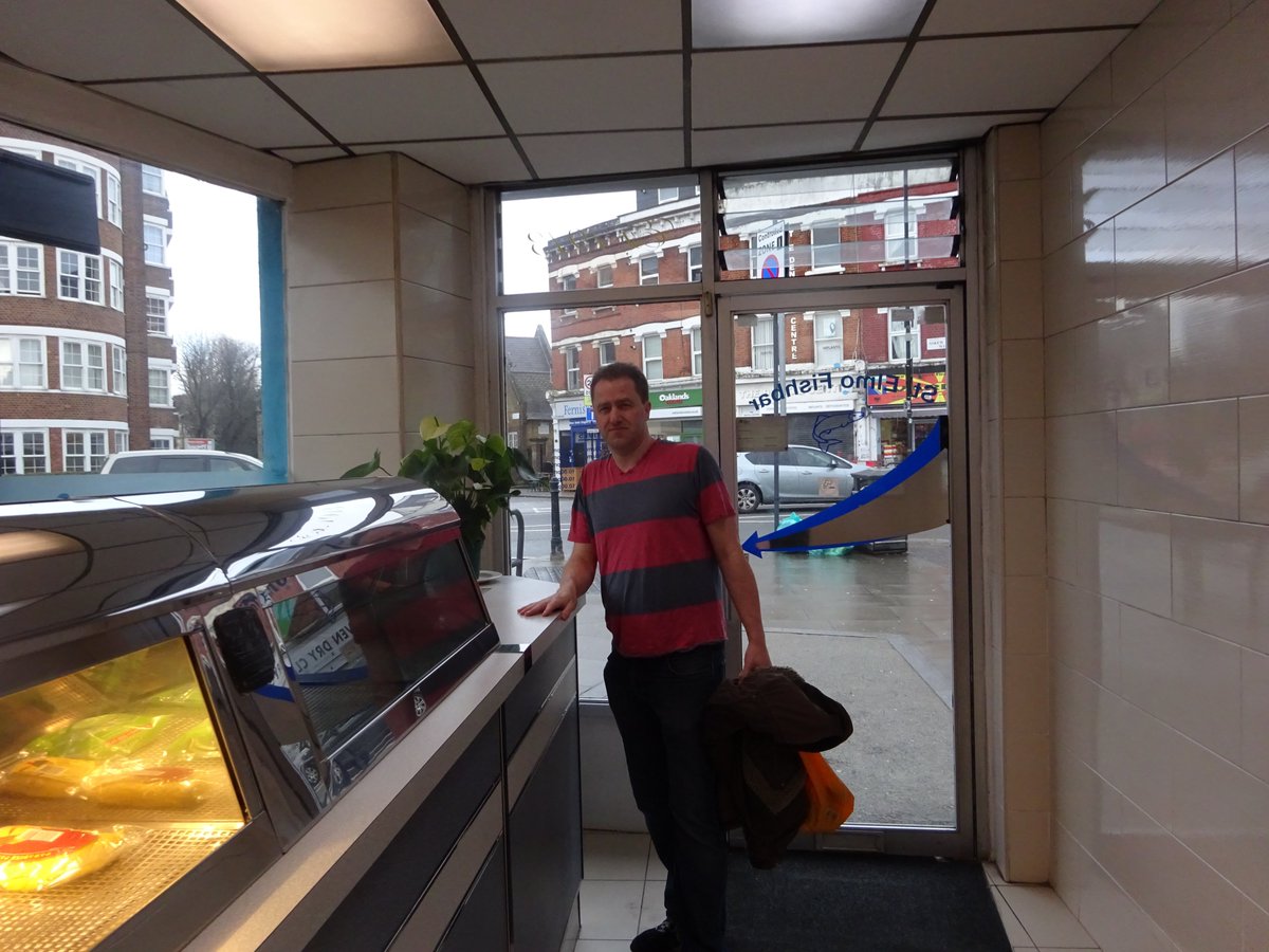 Robbos99World's tweet photo. Today at St Elmo Fish Bar that featured in opening scene of #Sweeney episode "In from the Cold" when Billy Medhurst gets cornered by Regan. Sadly the actor that played him Anthony Heaton died when only 39 years of age in 1987. https://t.co/QaJ7eLCI3y