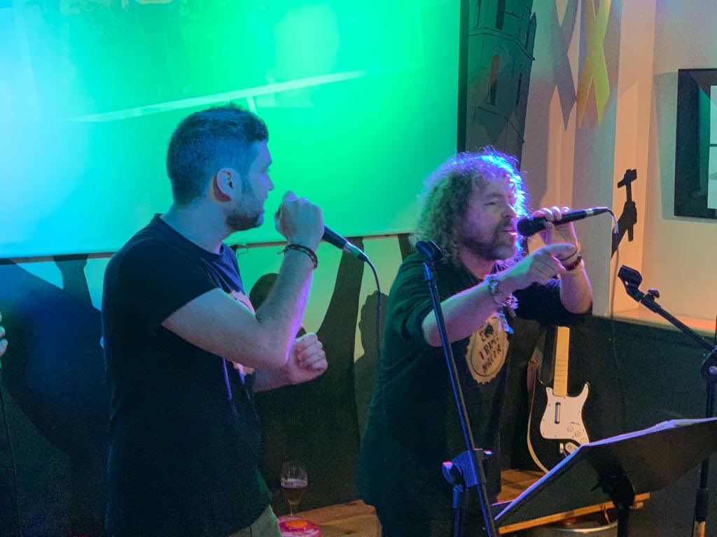 TavernaDPF's tweet photo. Concert de @ElsTripleMalta en marxa! Bon ambient i bons ritmes! 🍺🍻 https://t.co/ZasYlAFCUv
