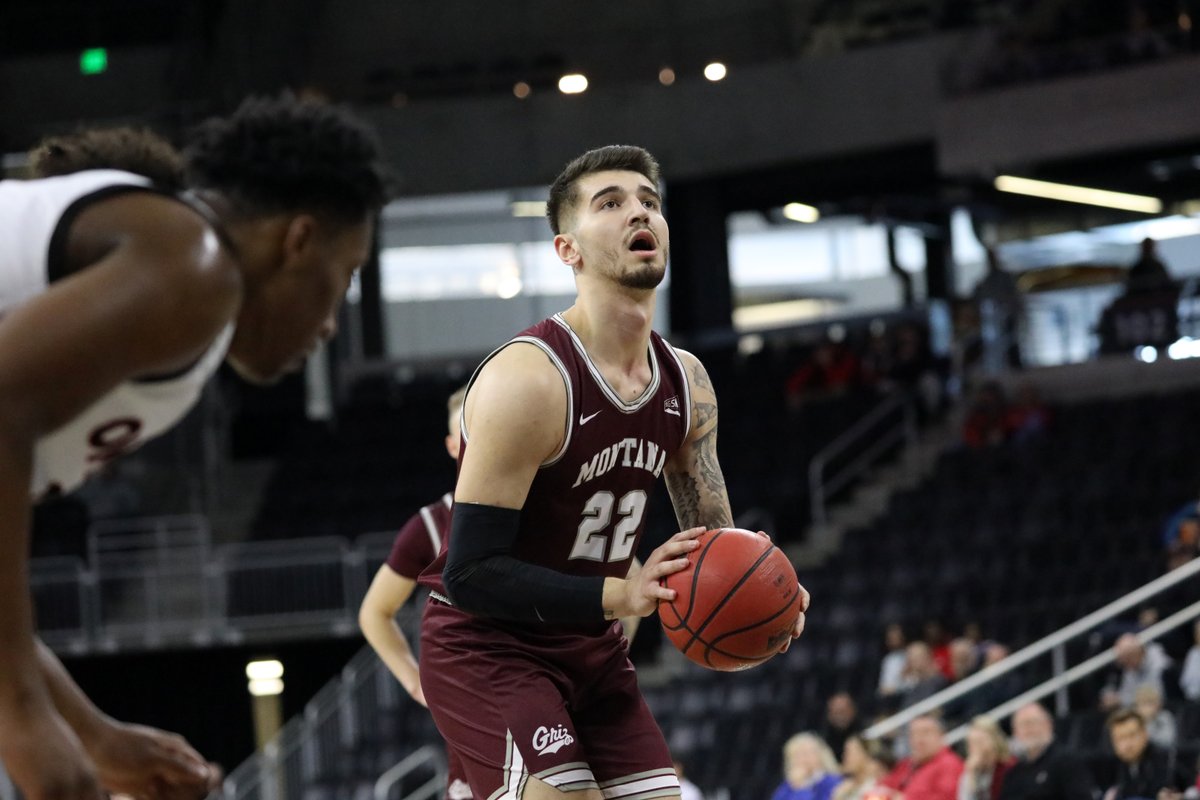 Yagi Selcuk completes the three-point play. He's up to a dozen, and Montana owns a 62-60 lead with 2:51 to play!

#GrizHoops #GoGriz