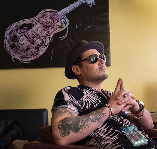 TheChrisBiss's tweet photo. Tyber Cranstoun - The O2
..
Sitting or standing? SWIPE RIGHT... ..
Frontman lead vocalist of thedualers - tybercranstoun looking very cool before going on indigoattheo2 ..
Mark Lamarr - “ If only all bands were like The Dualers the World would be a better place”
..
Tyber &amp; the https://t.co/WQwZKrYgY9