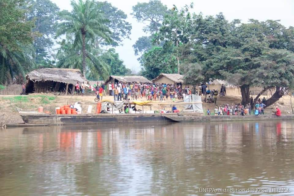 UNFPA-RDC (@unfpardc) on Twitter photo ASSISTANCE SUD ET NORD #UBANGI
"Ne laisser personne de côté", toucher les plus vulnérables,
être le plus proche des populations sinistrées malgré les difficultés d'accès, objectif de <a href="/UNFPARDC/">UNFPA-RDC</a> en appui au gouvernement. Partenarait avec #UNHCR, <a href="/afiamama/">AFIA MAMA RDC</a> Merci <a href="/CanadaRDC/">Canada en RDC</a> & #JAPON ASSISTANCE SUD ET NORD #UBANGI
"Ne laisser personne de côté", toucher les plus vulnérables,
être le plus proche des populations sinistrées malgré les difficultés d'accès, objectif de <a href="/UNFPARDC/">UNFPA-RDC</a> en appui au gouvernement. Partenarait avec #UNHCR, <a href="/afiamama/">AFIA MAMA RDC</a> Merci <a href="/CanadaRDC/">Canada en RDC</a> & #JAPON