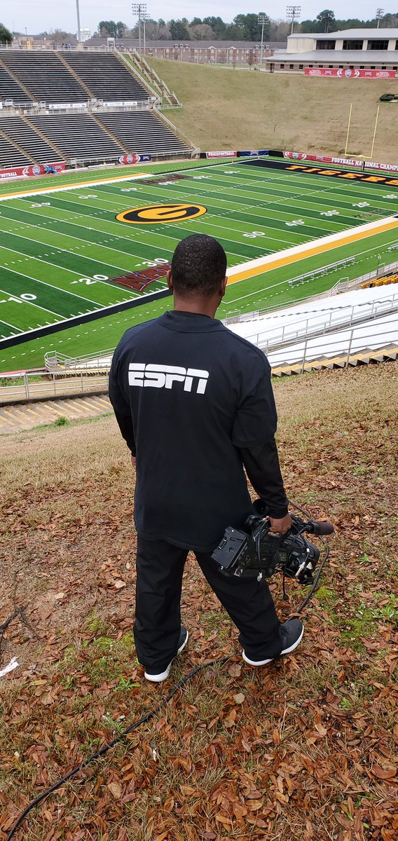 BobbyBakerJr2's tweet photo. About that time. The NAIA Championship Game. #NAIAFootball #espn #espn3 #handheldop #passion #gameday #collegefootball https://t.co/gb1S8orVoQ