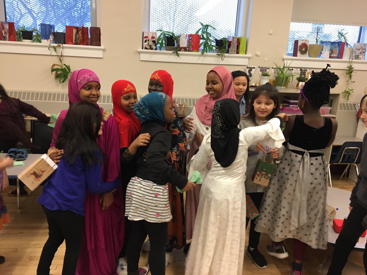 ms_rulkers's tweet photo. Macrame magic! Grade 5/6 students helped us tremendously. Room 1 littles were extremely proud 💕 https://t.co/ZtisVxPhPA