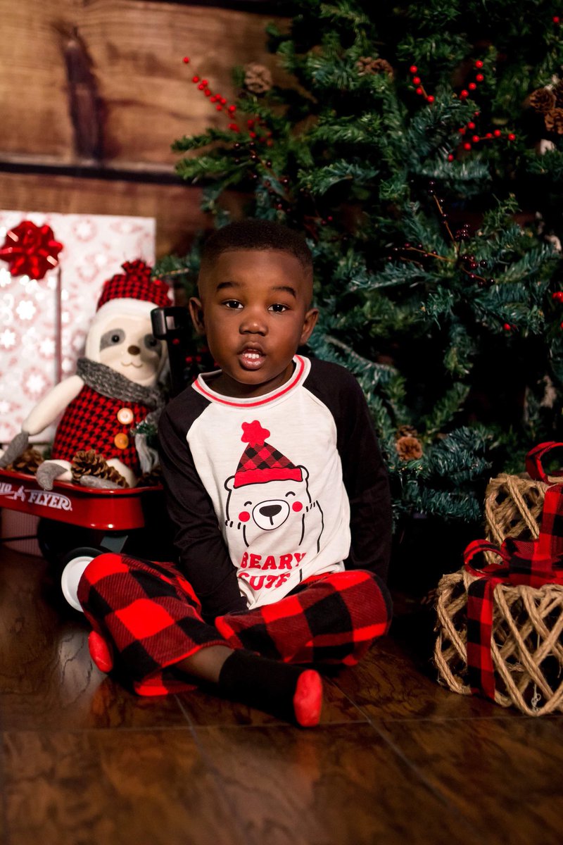 thatschocolate_'s tweet photo. Christmas 19’ 🥰👨‍👩‍👧‍👦 https://t.co/qdI1MJmOP0