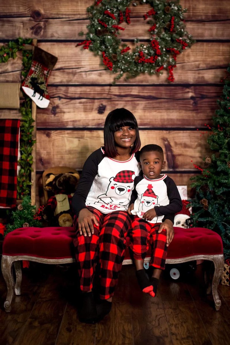 thatschocolate_'s tweet photo. Christmas 19’ 🥰👨‍👩‍👧‍👦 https://t.co/qdI1MJmOP0