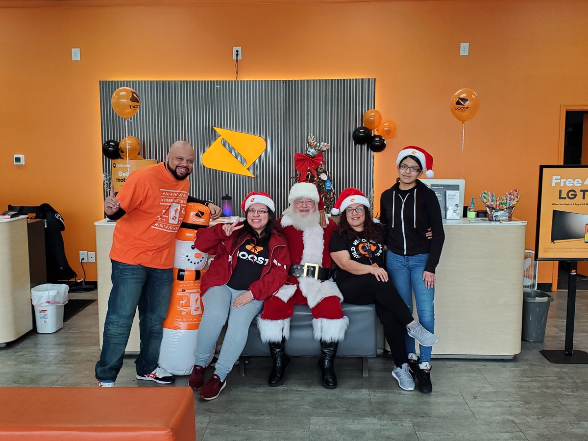 OxonHillBoost's tweet photo. Come on by 6285 Oxon Hill Rd. Oxon Hill MD 20745 Santa is in Town till 3pm!!!! https://t.co/VrzEDr1Bip