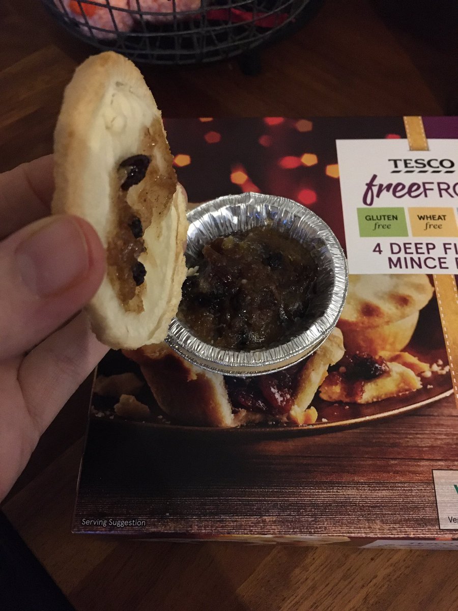 aswatty's tweet photo. @Tesco Think there may be one too many foil cases here in this mince pie!!!! All the filling is in the extra foil case! #mincepies #glutenfree https://t.co/viXx0bob5N