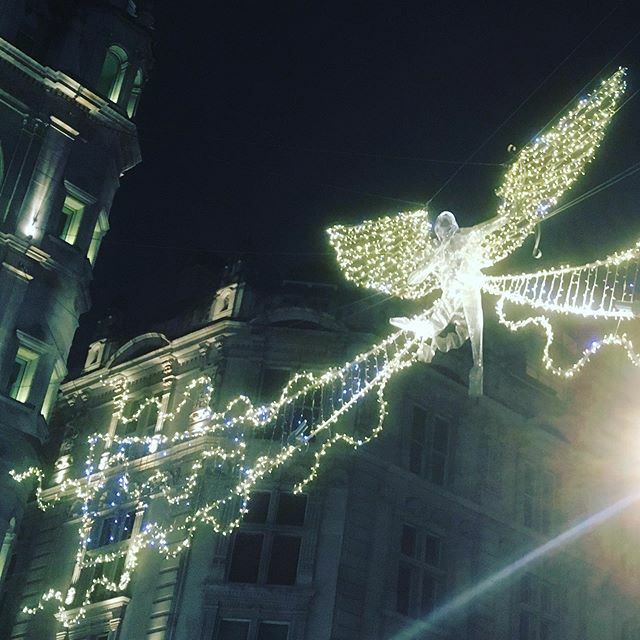 KVandebo's tweet photo. Those London christmas lights #london #christmas #lights #citytrip #england #christmasshopping https://t.co/Uy1tpOdM5S https://t.co/GmQLWjSPFV