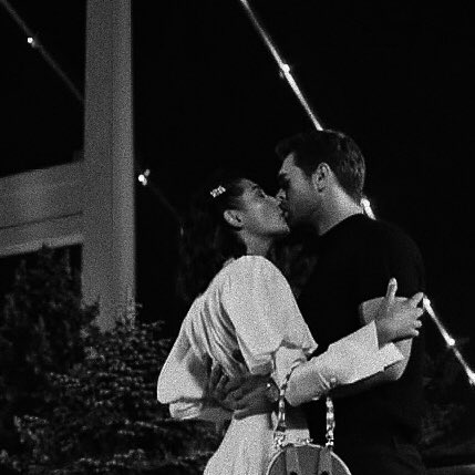 • maybe you can show me how to love🖤

      #SelDem • #HerYerdeSen