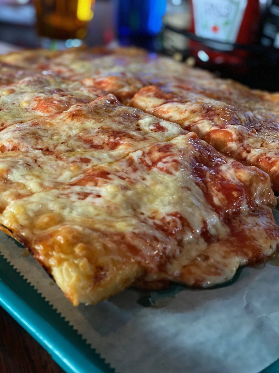 RosieLangello's tweet photo. NEPA has the best pizza on this earth and you cannot tell me otherwise. Peace out summer bod, this is 100% worth the calories. https://t.co/Hs6KMr90xH