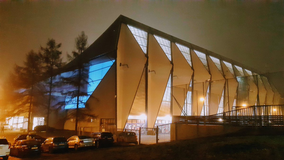 Zpravyzmesta's tweet photo. Je to slušnej rachot kolem Škodovácké arény, když jsou @HC_Plzen v ráži.
Včera pěknejch 6:2.
#hcplzen #hokej #plzen #pilsen #zimnistadion #architecture #sportarena https://t.co/X01vHeXRBi