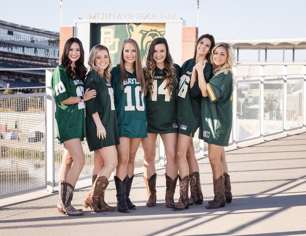 kayla__wilsonnn's tweet photo. congrats grad ;) #baylorgrad https://t.co/K7eFj9SNVW