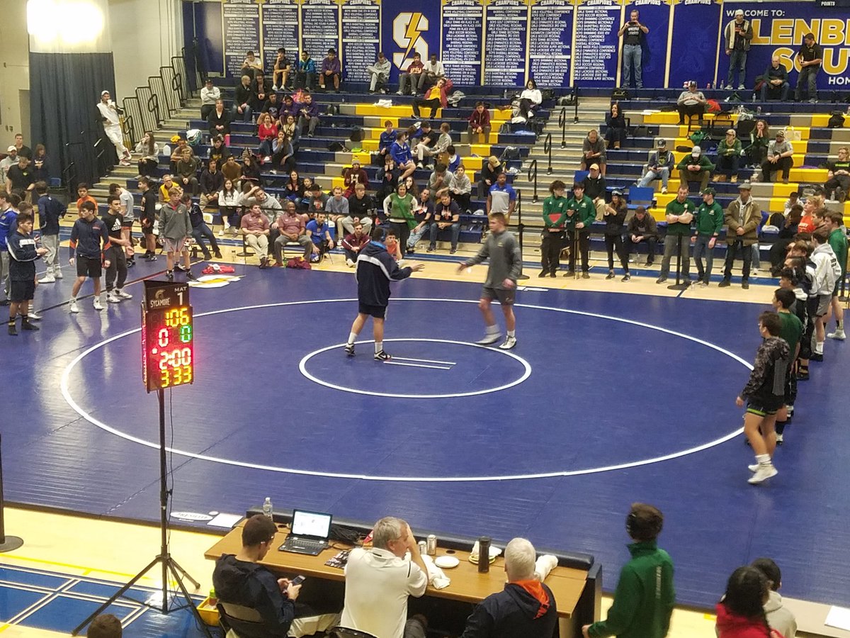 CoachFarwell's tweet image. Final round of the Rus Erb about to begin! Andrews and Richards in the finals! Fetterolf, Woods, and Brozny going for 3rd. Oakes going for 5th.