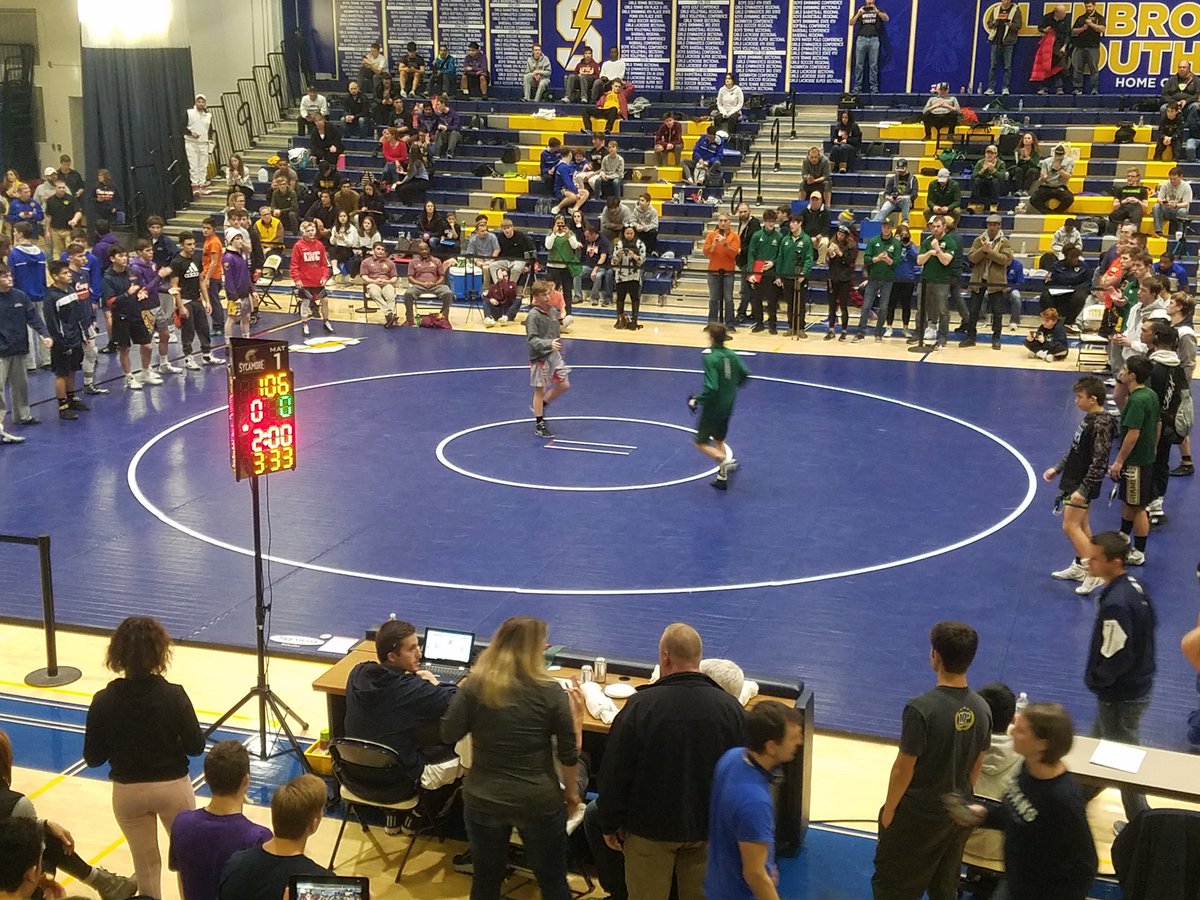 CoachFarwell's tweet image. Final round of the Rus Erb about to begin! Andrews and Richards in the finals! Fetterolf, Woods, and Brozny going for 3rd. Oakes going for 5th.