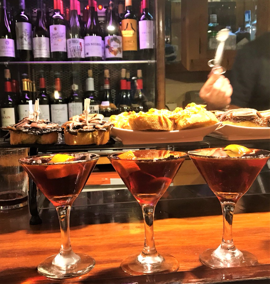 RenoirGuides's tweet photo. #BasqueCountry #Bilbao #BarXukela
A classic on the #Bilbao #pintxo route. Founded in 1982, this family-owned bar serves the infamous #roostercomb. The bartenders pride themselves on their prepared #vermut #vermouth, so give them a chance to shake up your one. https://t.co/cmJjT9JEhH