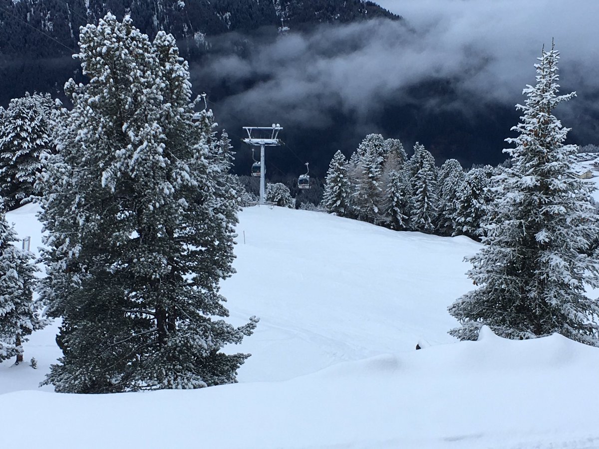 Vandaag was het ‘the first day at the office’ 😍

#winterseizoen #snowboardles #hochzeiger  #pitztal