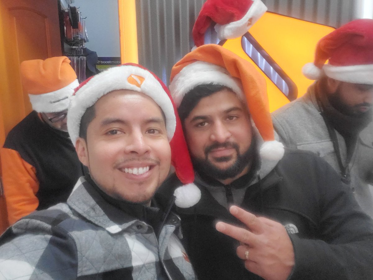 Boost_Diego's tweet photo. Taking over Brooklyn on 435 Fulton Street with @IncMobitel 🎅🎄💪
#NEhustle #BoostNation #bkstrong @shawnatspg @anewton_SPG @JayMiglionico https://t.co/ZvVgt5NYEn
