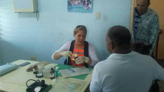 SaludDPinar's tweet photo. Pobladores del Consultorio Médico #13 perteneciente al Policlinico #TurciosLima del municipio de #PinardelRio realizan voluntariamente donaciones de sangre #CubaPorLaSalud @GeoPAlvarez @japortalmiranda @MarciaCobas @MINSAPCuba https://t.co/Xi7t9RIEKn