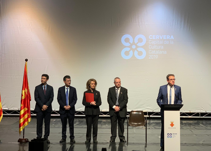 #CERVERA| Joan Talarn assegura que la capitalitat de Cervera ha reforçat Ponent com un dels referents culturals dels Països Catalans 

bit.ly/2SqNHQn

<a href="/DiputacioLleida/">Diputació de Lleida</a> <a href="/LoJoan/">Joan Talarn</a> <a href="/cervera2019/">Cervera2019</a> <a href="/culturacatalana/">Capital Cultura Cat</a> <a href="/MVilallonga/">Mariàngela Vilallonga</a> <a href="/cultura_cat/">Cultura</a> <a href="/paeriacervera/">Paeria de Cervera</a>