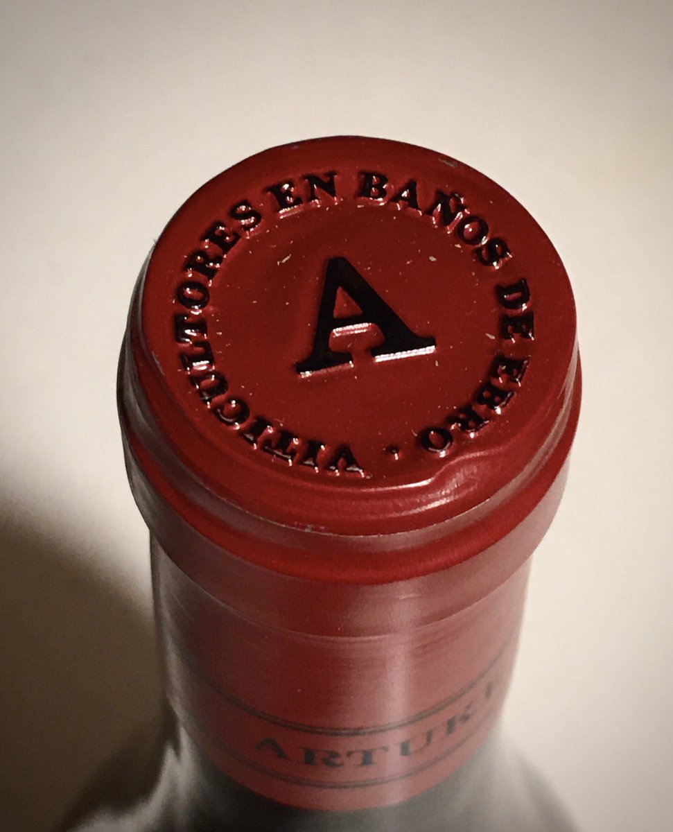 Seguimos en <a href="/RiojaWine_ES/">Rioja Wine España</a> con este Pies Negros 2017 de <a href="/artuke/">artuke</a>. Tempranillo 90% y Graciano 10% para un vino balsámico, goloso y frutal. Disfrutando bajo el temporal ! 😄