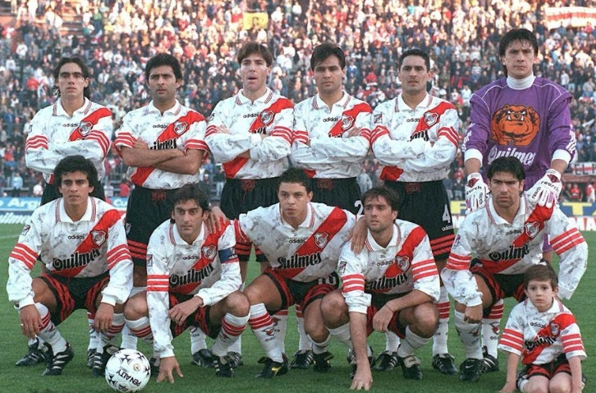 VSportsTM's tweet photo. El 21/12/1997, River se consagraba tricampeón del fútbol argentino. Probablemente, el equipo más lujoso de las últimas décadas (52 goles en el AP 96). Durante ese ciclo, fue un seleccionado: Enzo-Ortega-Salas-Gallardo-Sorín-Berti-Ayala-Berizzo-H.Díaz-Astrada-Placente y muchos más https://t.co/0p39mLPNXm