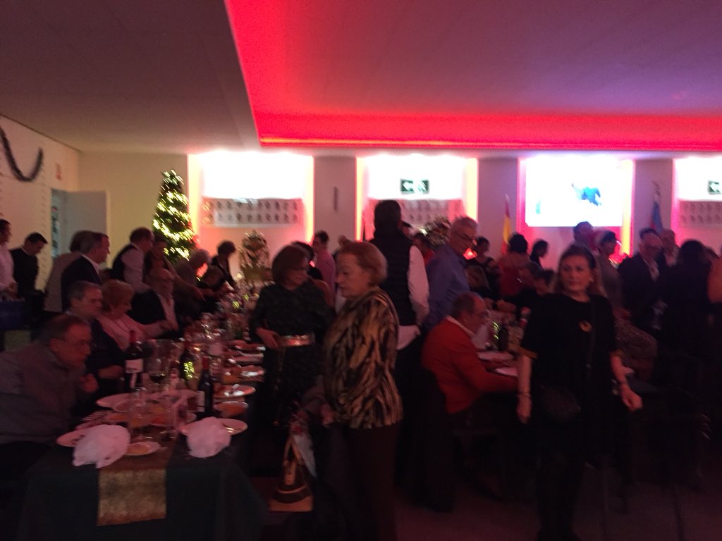 fallaconvento's tweet photo. Todo listo para empezar nuestra tradicional Cena de Navidad. Una noche entrañable para reunirnos alrededor de la mesa, y que seguramente acabaremos a ritmo de villancicos🎄🎅🏼 #NavidadFallera #FallaConvento https://t.co/sN9GEL3Nvw