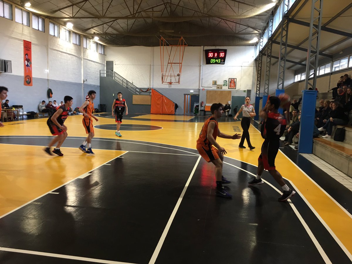 CDRomareda's tweet photo. 🏀🏀 Campeonato de Aragón Junior Masculino @baloncestoazua 59 @coolpack_es Romareda 70 Vamoooos💪💪 Primera victoria de nuestros chicos en liga!! Premiando el esfuerzo y el trabajo que hacen en cada entrenamiento #orgulloRomareda https://t.co/2tMx1sf9H1