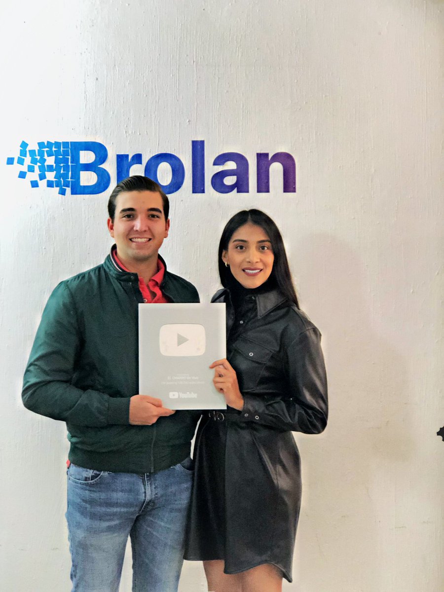 Gracias a todos por creen y apoyar al Charro político en vivo, también  agradezco a mi amigo Nabor y estoy segura que le irá excelente en su nuevo  canal 🙌🏻🎉