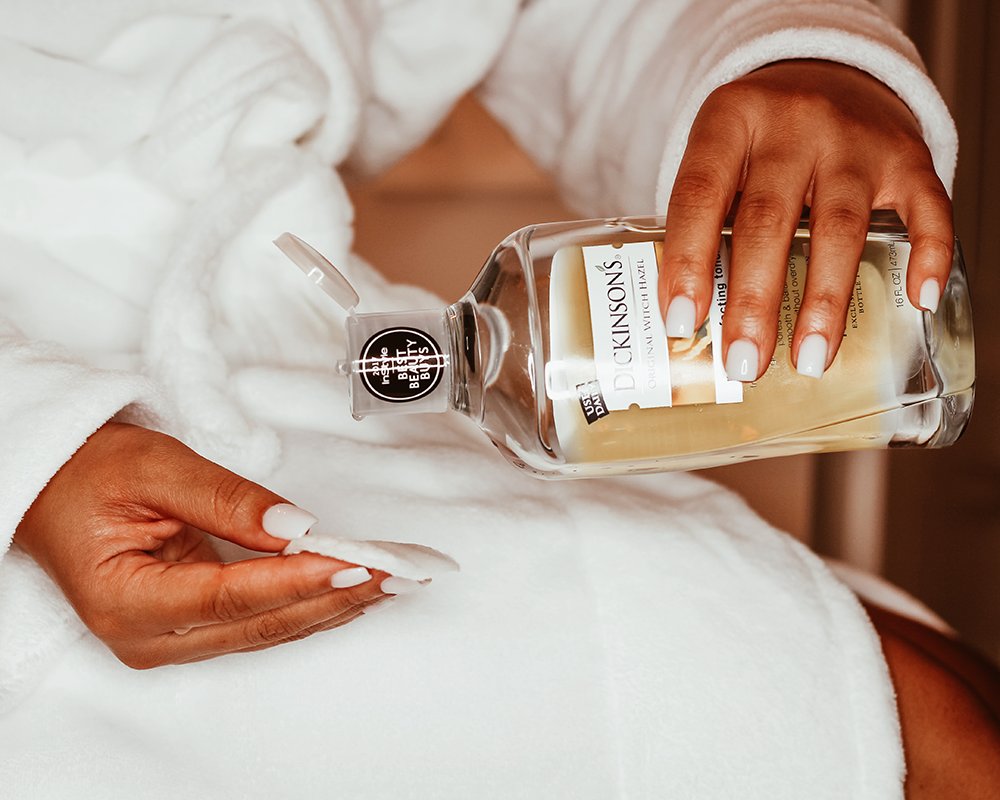 For best results, use our witch hazel in the morning or at night before putting on makeup or after taking it off. When do you like to apply? ☀🌚  📸: <a href="/Synahia/">Nelly</a>
Available at <a href="/Target/">Target</a>: ow.ly/9drn50xvuyk