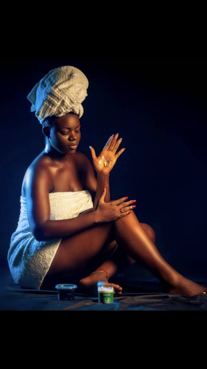 kingmoi5's tweet photo. Invest in yourself you can afford it ! Say no to dull skin , pamper your body as it going to represent you ๐ get and hydrating and nourishing skincare product.
Body glowing butter
Organic black soap
Call / WhatsApp 031339291. #salonetwitte #skincare #naturalproduct https://t.co/HmBnaQjOce