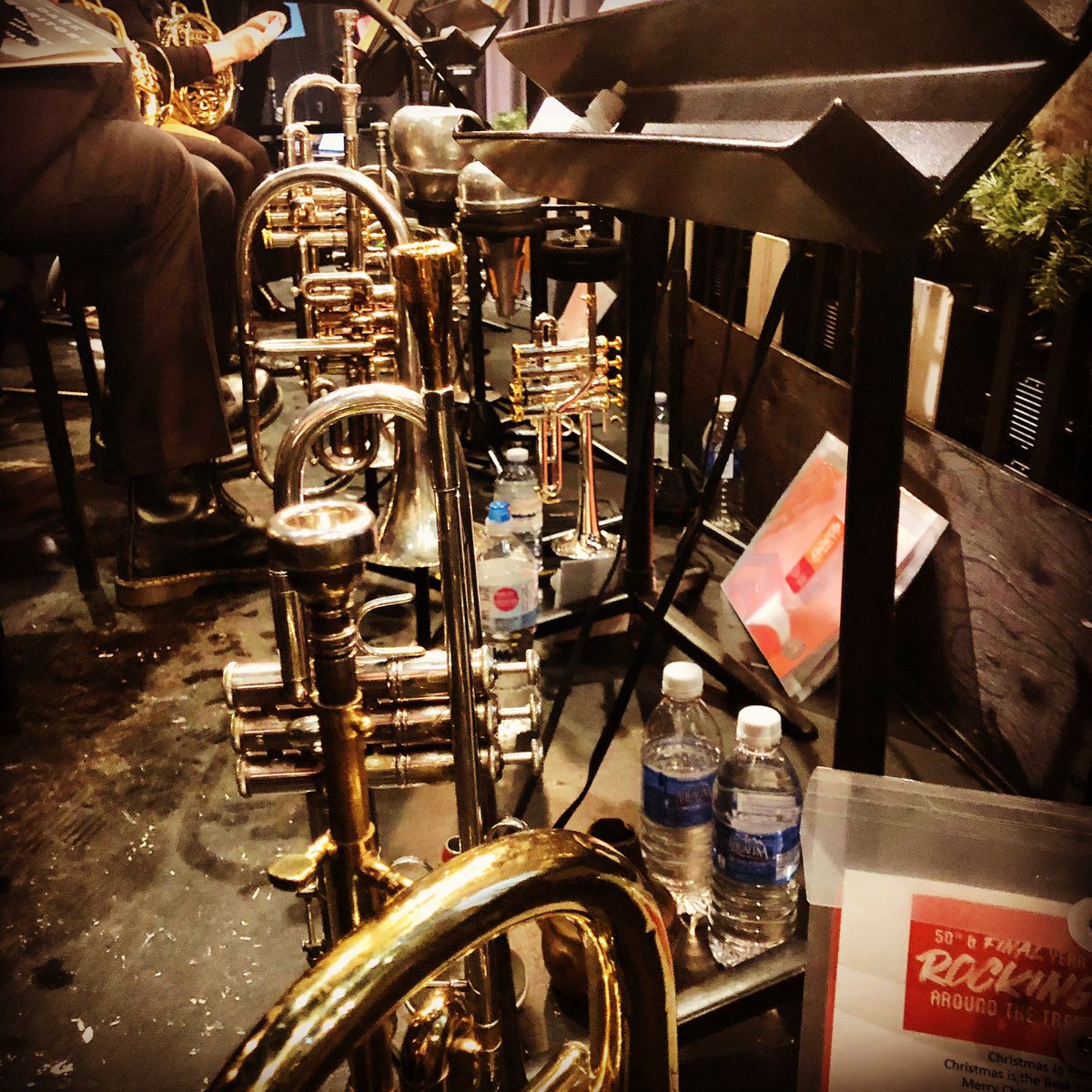 idothiseveryday's tweet photo. Inspiring Lasting Change...One Note, One Song, One Life at a time. Show 3/5 #YegSingTree #rockingaroundthechristmastree #TrumpetMafia #LiveMusic #someonesgottadoit https://t.co/FVzdFUe0pU