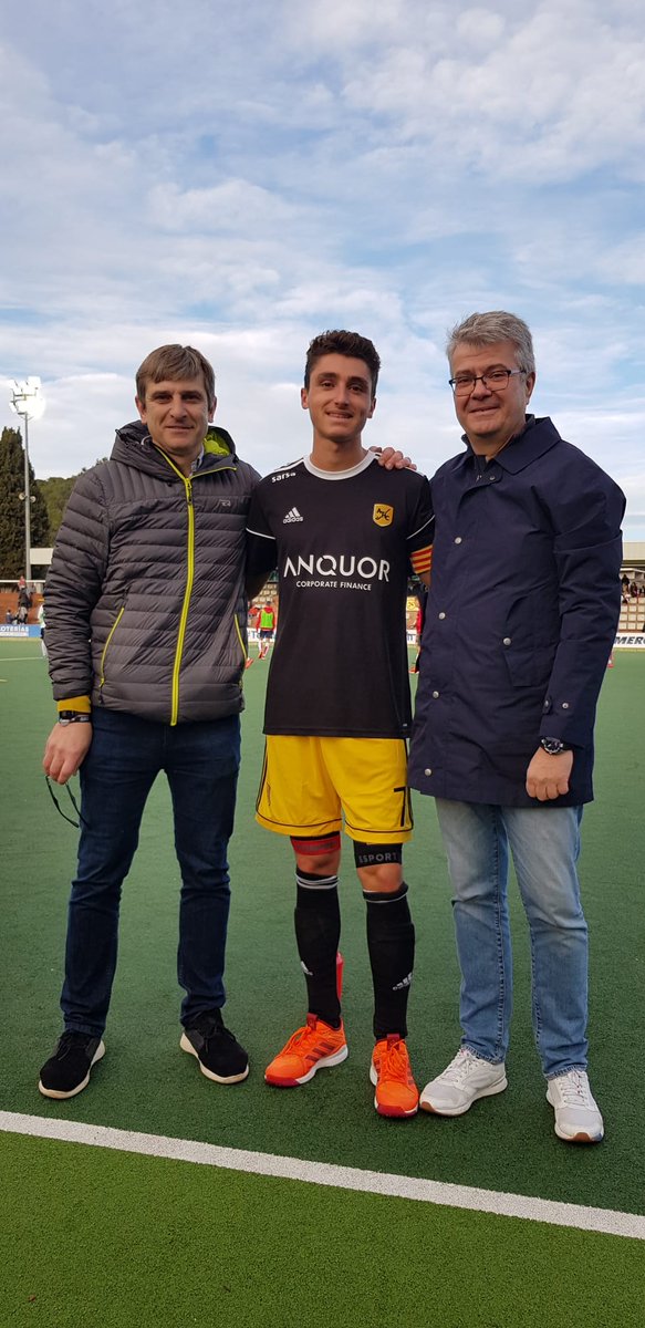 HOCKEY.

Anquor Corporate Finance
és el nou patrocinador de l'<a href="/atleticdhm/">Atlètic Terrassa DH Masculí</a>. Ens ha visitat el CEO de l'empresa, Pascal Vieilledent.
A la foto, amb el nostre capità, <a href="/Marc_Bolto5/">BultoGimo</a> i amb Pere Colomer, en representació del Club.
